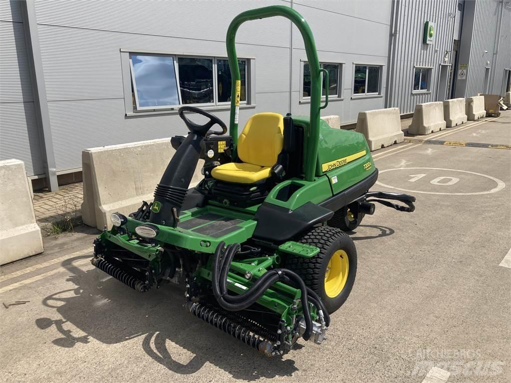John Deere 7200A Gå-bak gressklippere