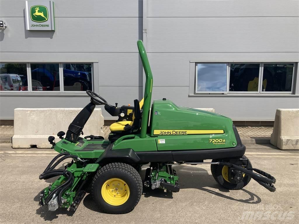 John Deere 7200A Gå-bak gressklippere