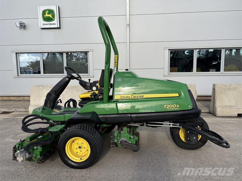 John Deere 7200A Gå-bak gressklippere