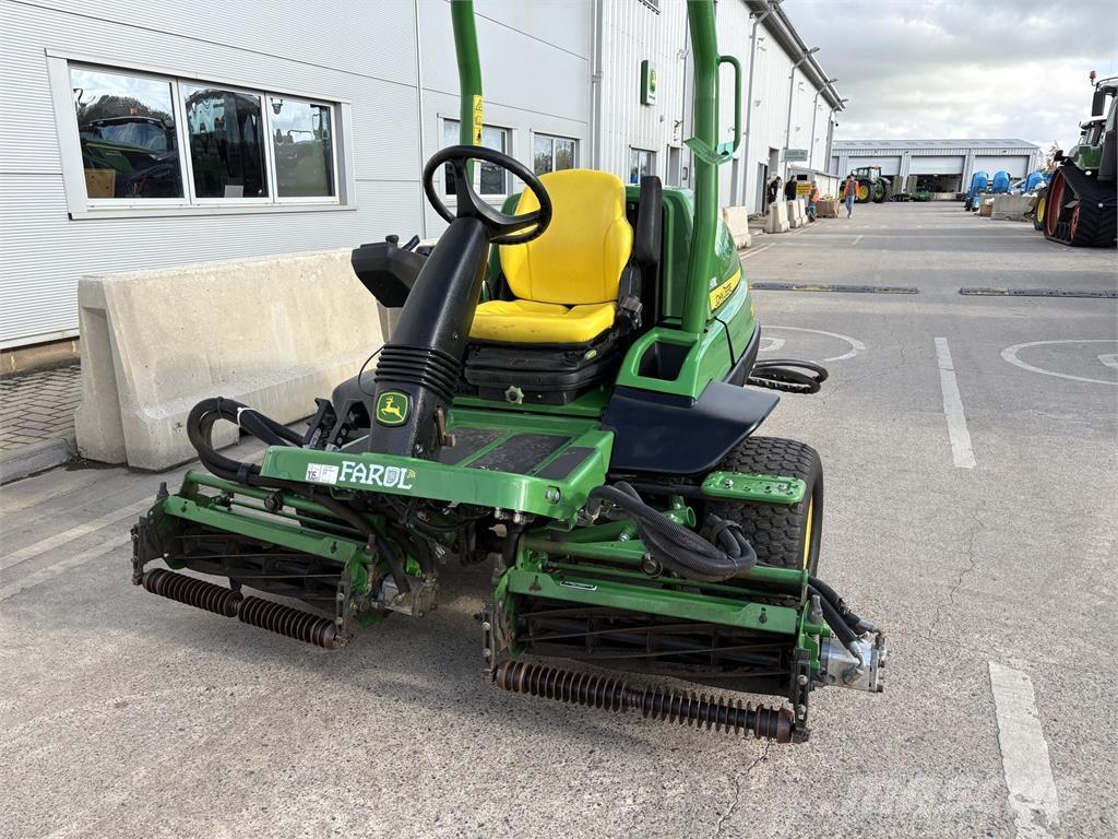 John Deere 7200A Gå-bak gressklippere