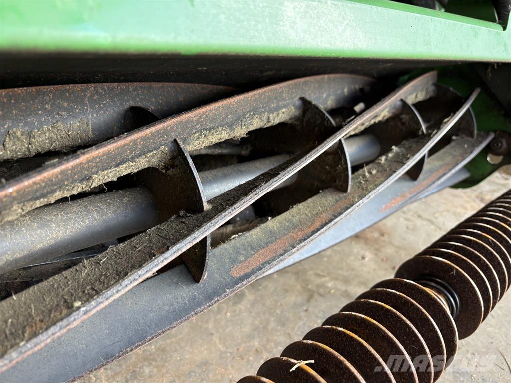 John Deere 7200A Gå-bak gressklippere