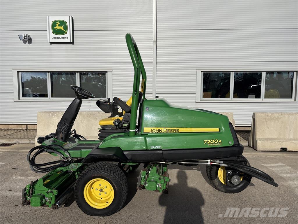 John Deere 7200A Gå-bak gressklippere