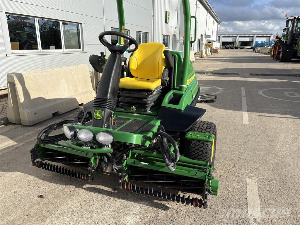 John Deere 7200A Gå-bak gressklippere