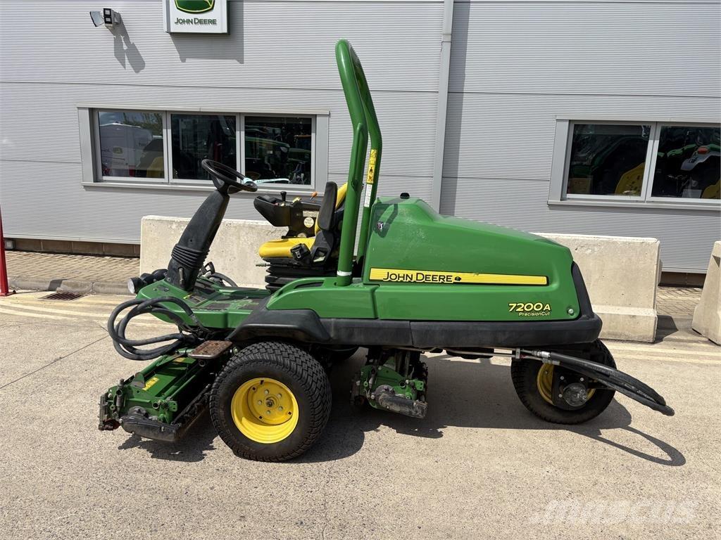 John Deere 7200A Gå-bak gressklippere