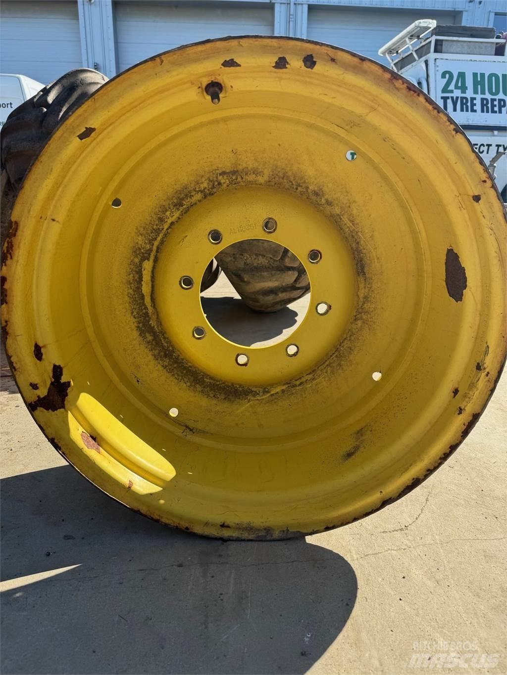 John Deere Example Dekk, hjul og felger