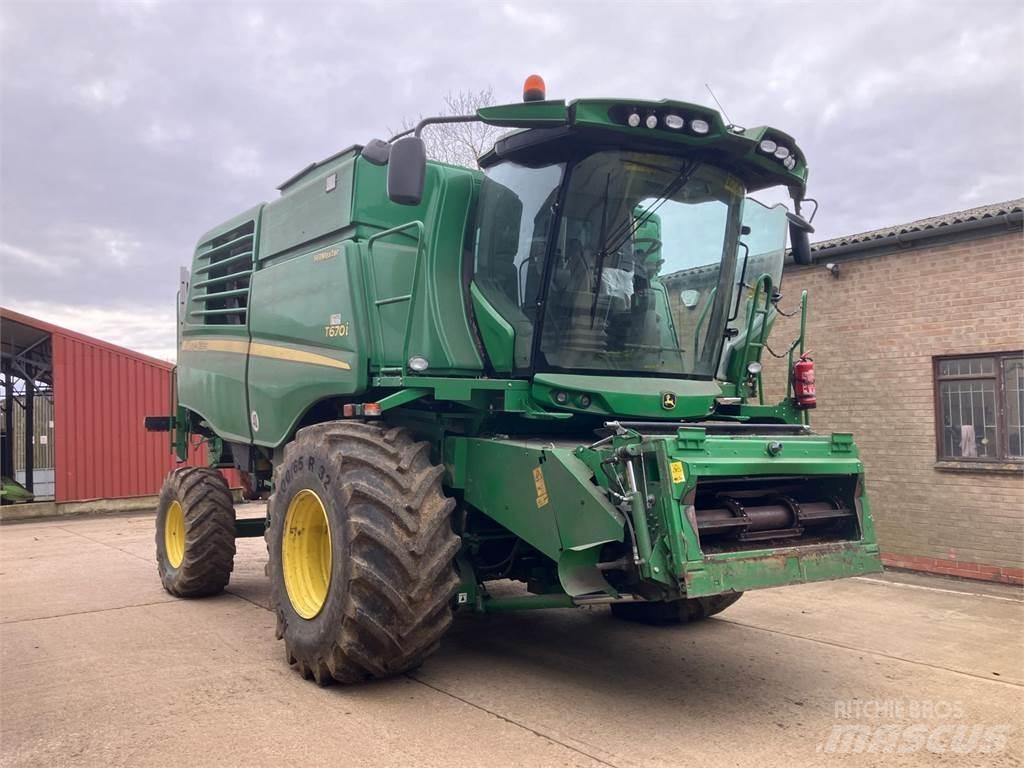 John Deere T670 HM Skurtreskere