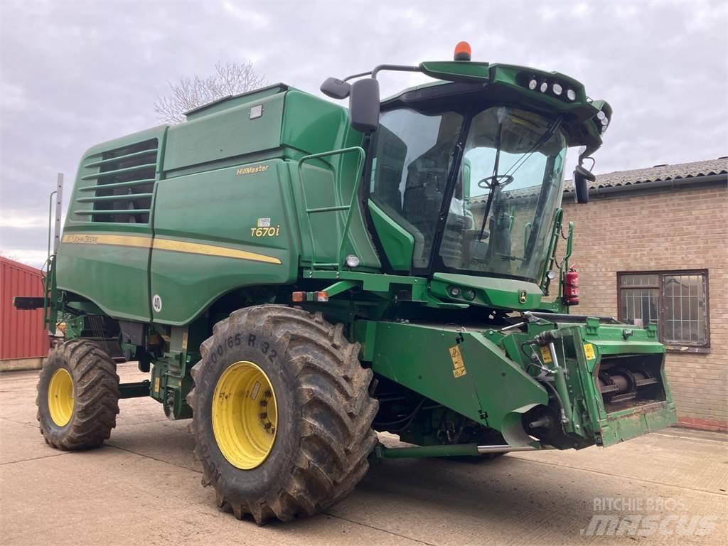 John Deere T670 HM Skurtreskere
