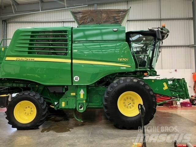 John Deere T670i Skurtreskere