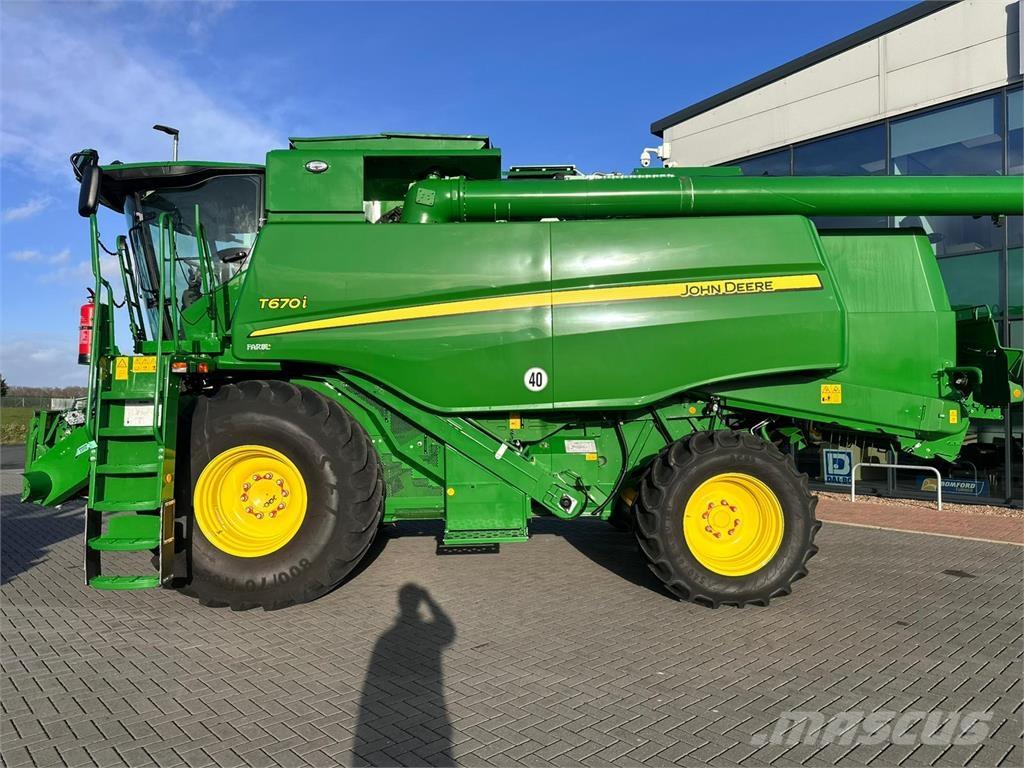 John Deere T670i Skurtreskere