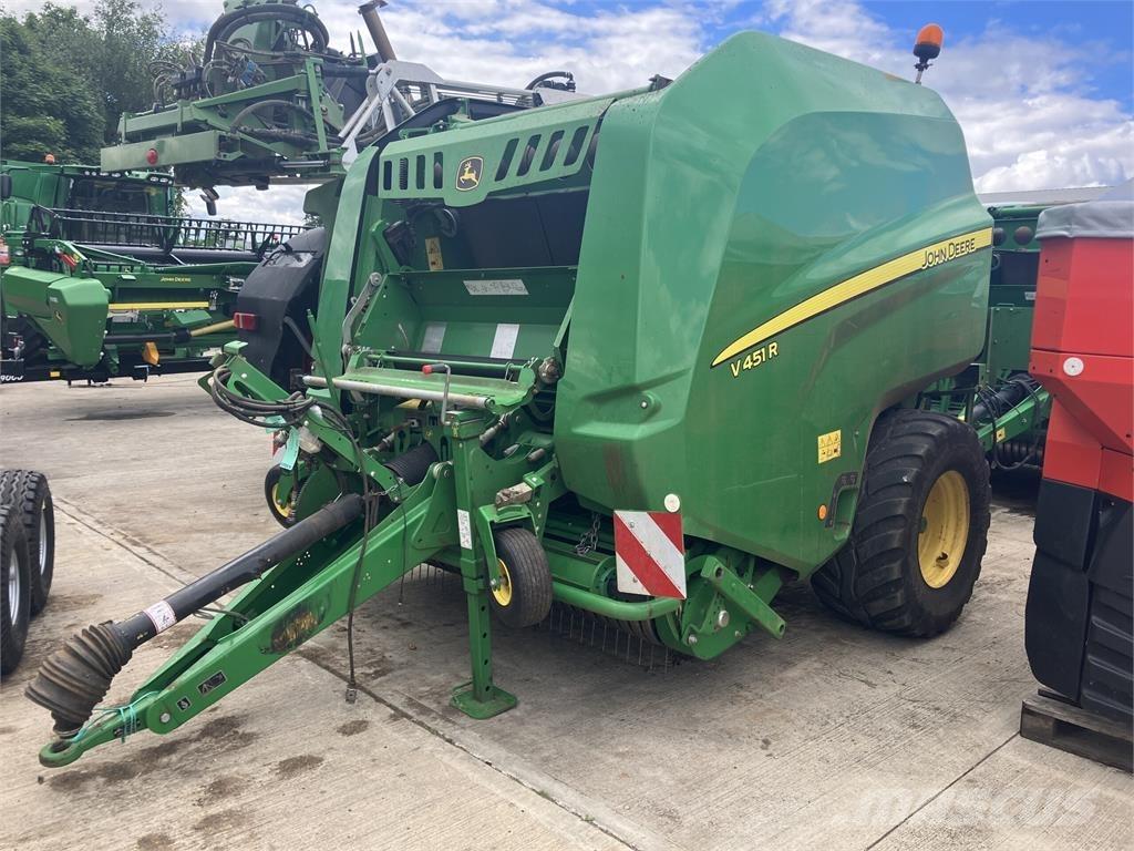 John Deere V451R Raker og høyvendere