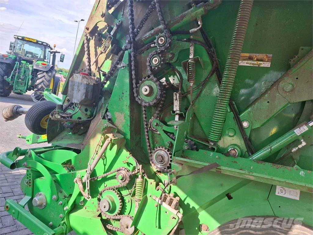 John Deere V451R Firkantpresser