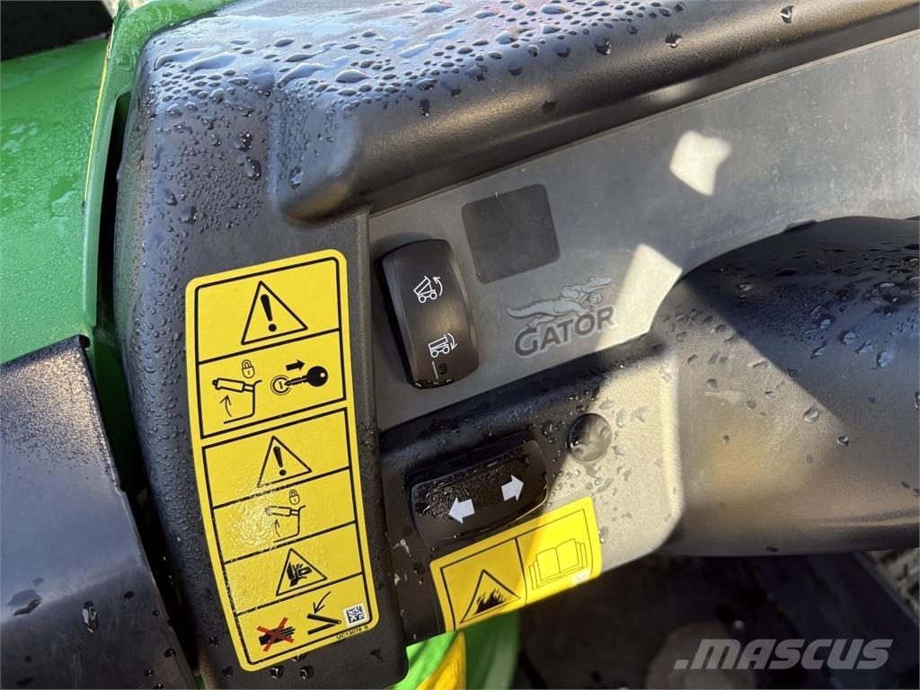 John Deere XUV855M Redskapsbærere