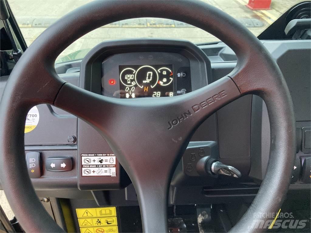 John Deere XUV875M Redskapsbærere