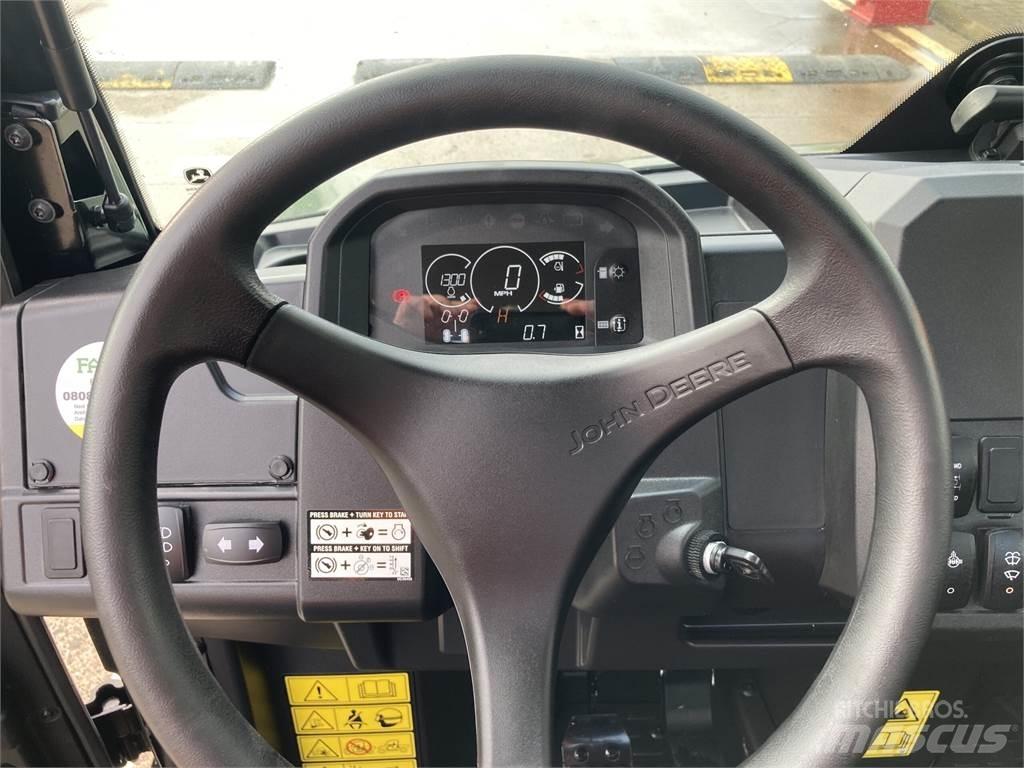 John Deere XUV875M Redskapsbærere