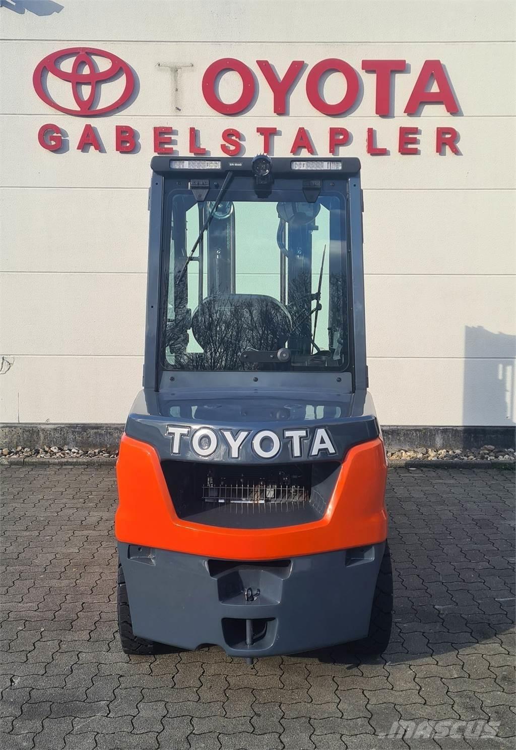 Toyota 52-8FDJF35 Diesel Trucker