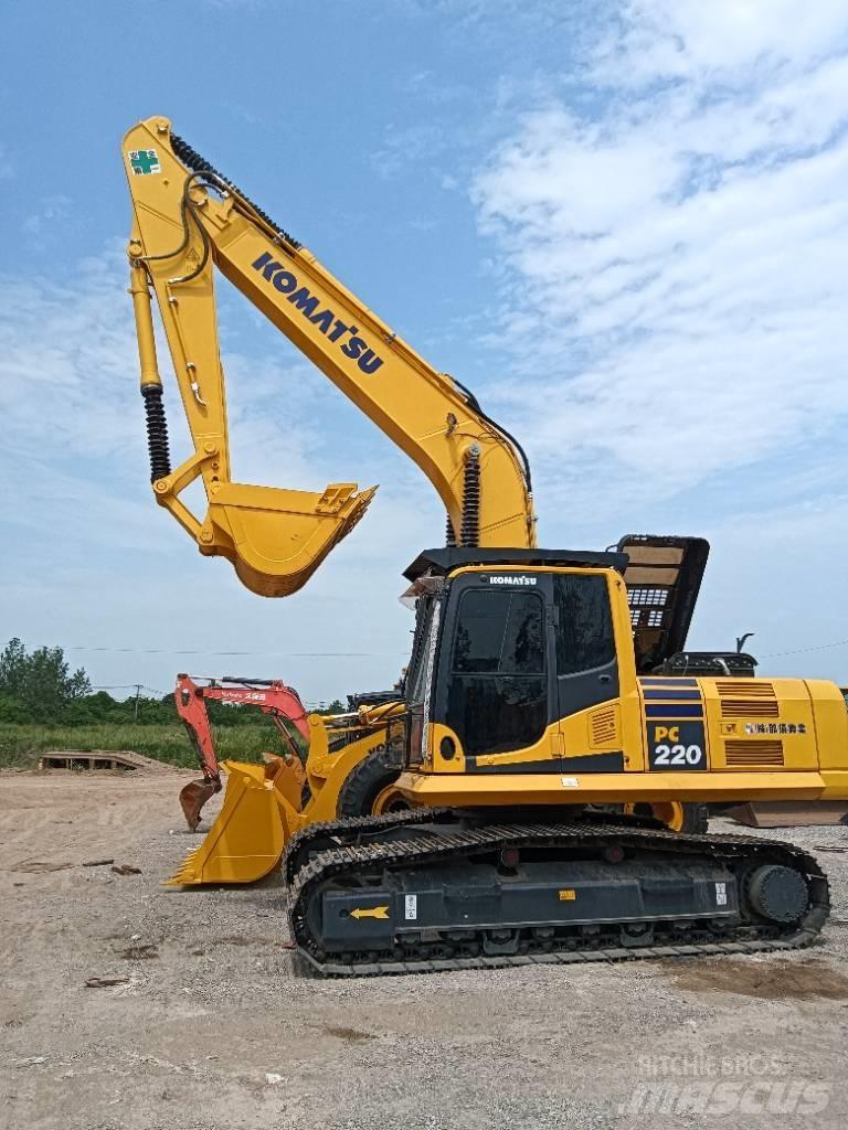 Komatsu PC 220-8 Beltegraver
