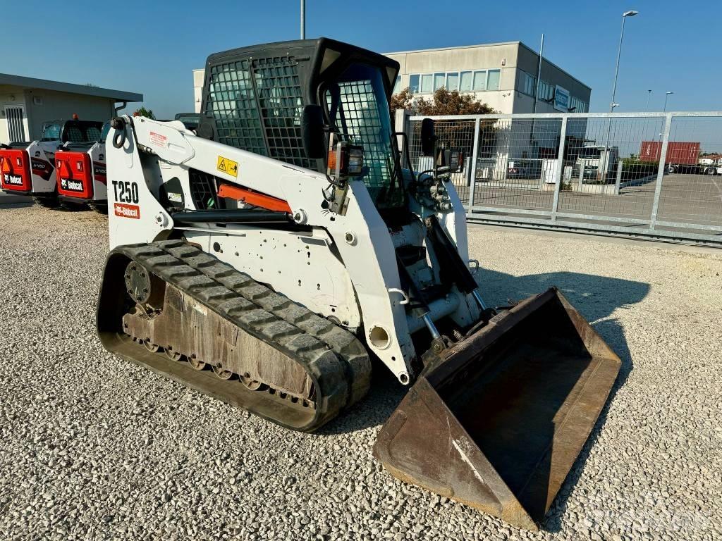 Bobcat T 250 Beltelastere