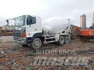 Hino 700 Betongbiler