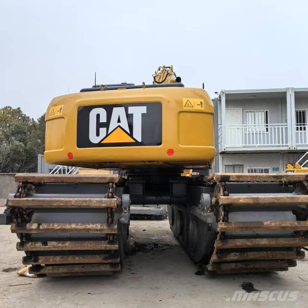 CAT 320 D Amfibiske Gravemaskiner