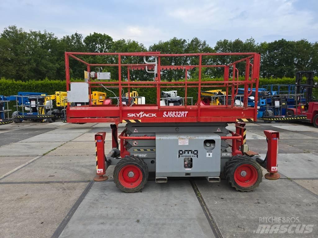 SkyJack SJ 6832 RT Sakselifter