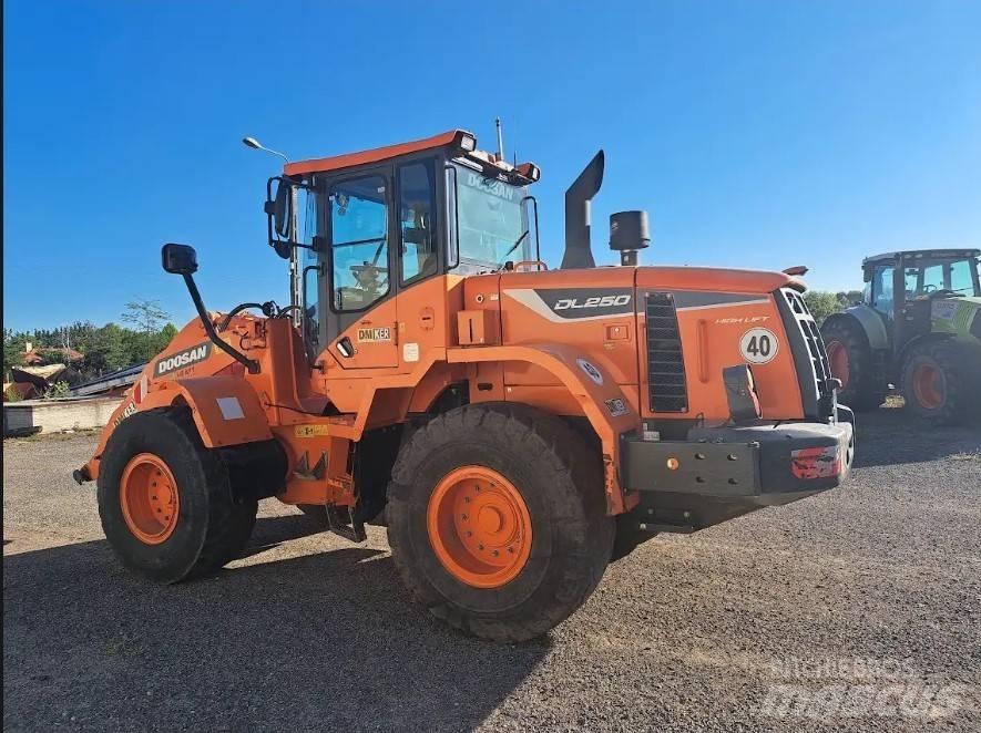 Doosan DL 250-5 Frontlastere og graveredskap