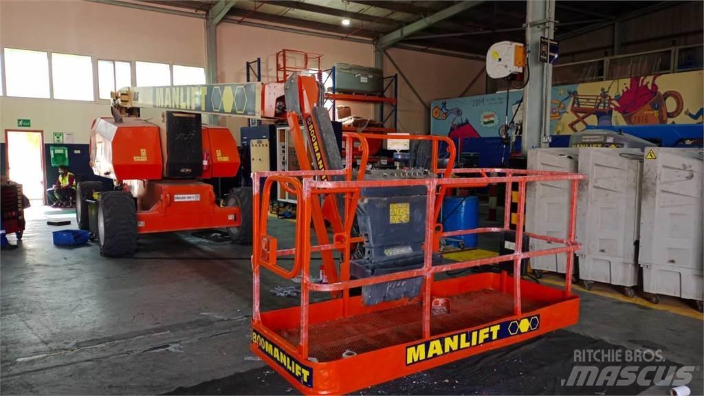 JLG 800AJ Leddede bomlifter