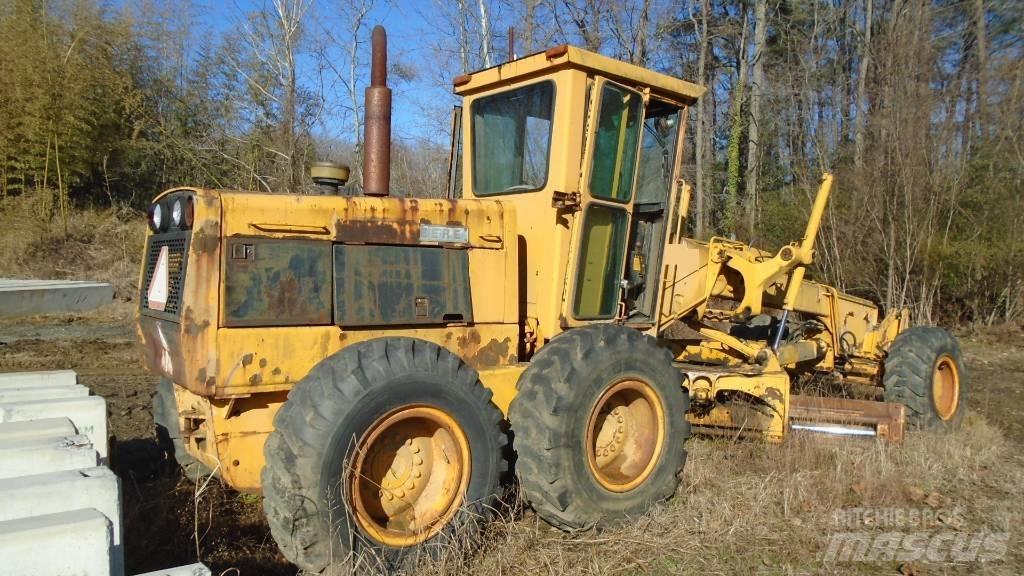 John Deere 672 A Veihøvler