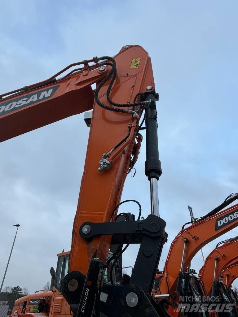 Doosan DX 300 LC-7 Beltegraver