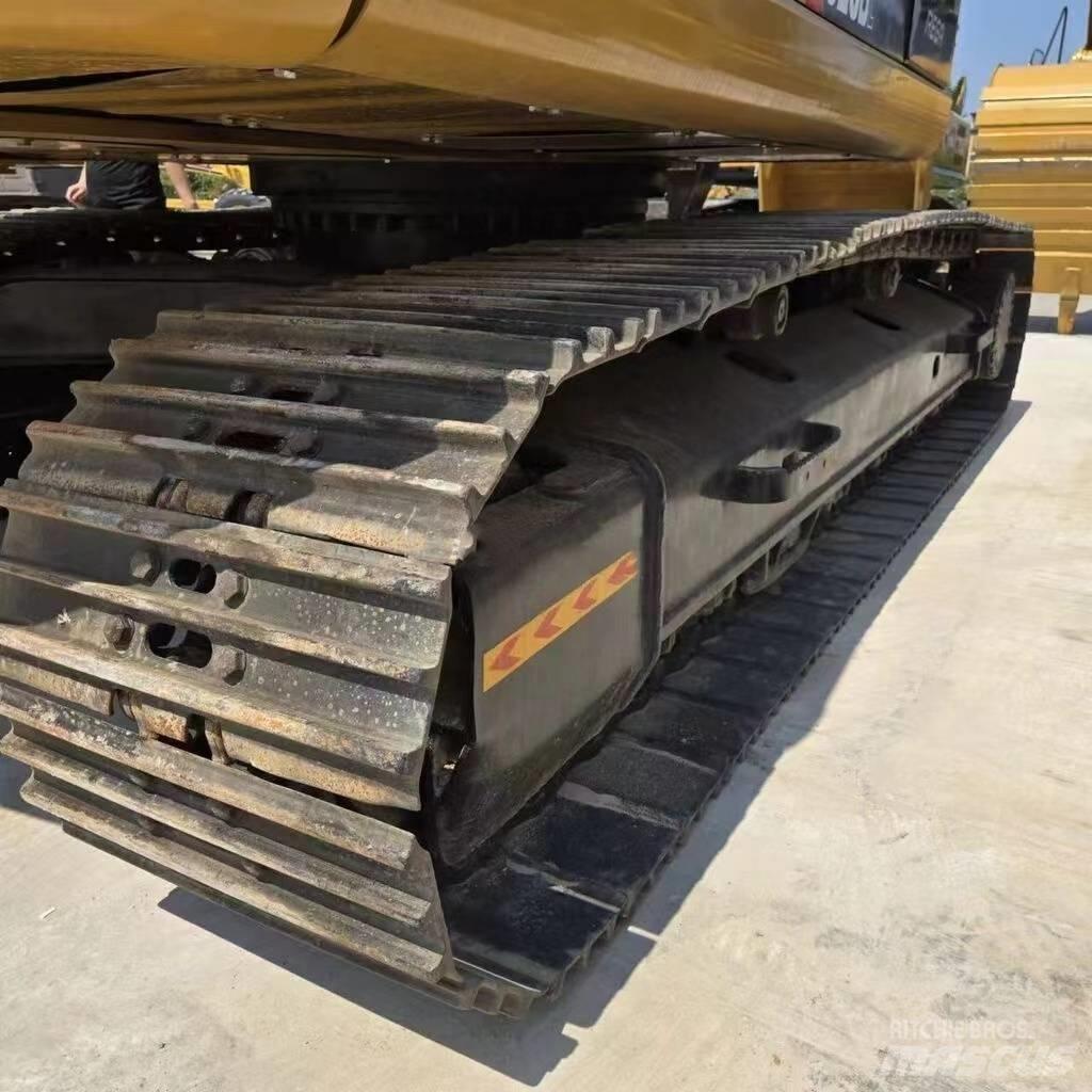 CAT 323 D Beltegraver