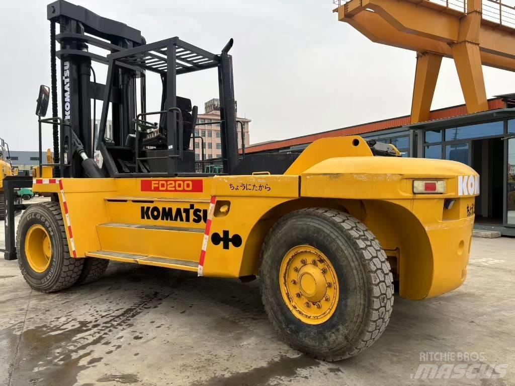 Komatsu FD200 Teleskoplastere