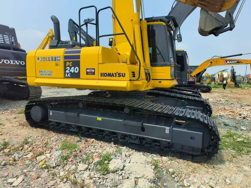 Komatsu PC 240-8 Beltegraver
