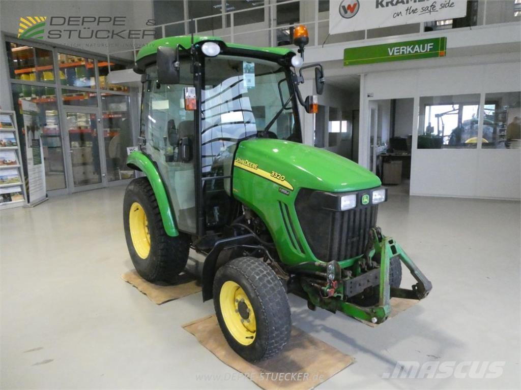 John Deere 3320 Kompakttraktorer