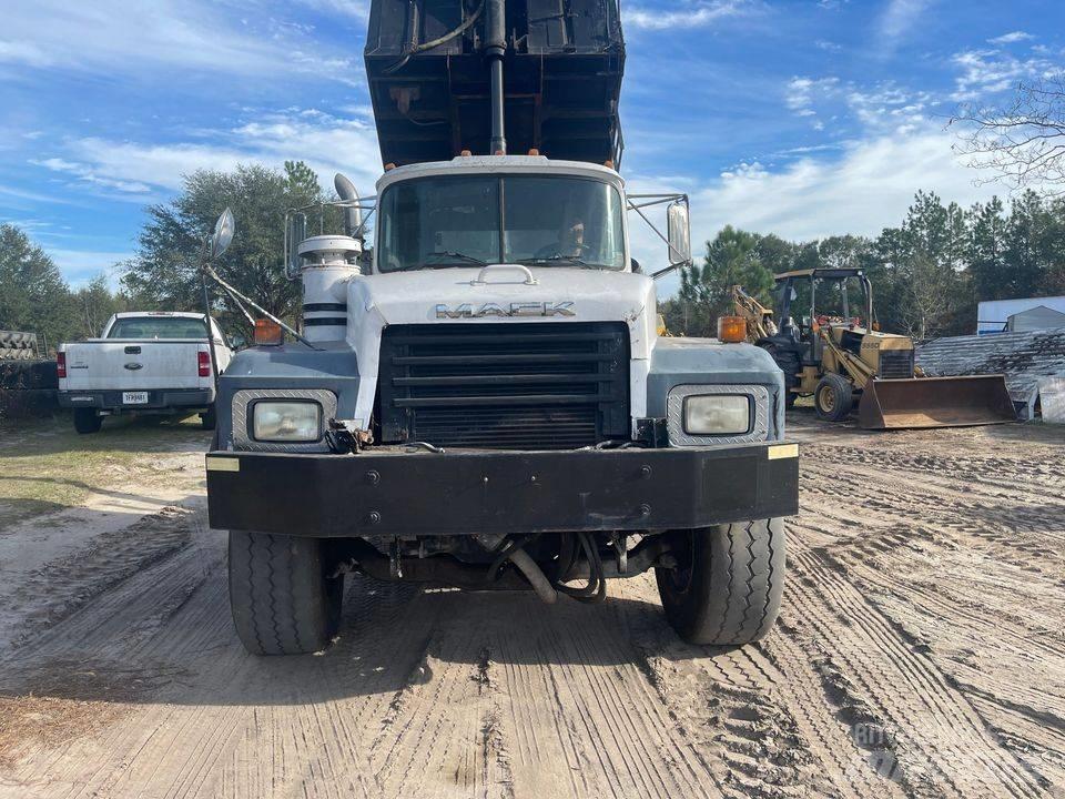 Mack dump Tippbil