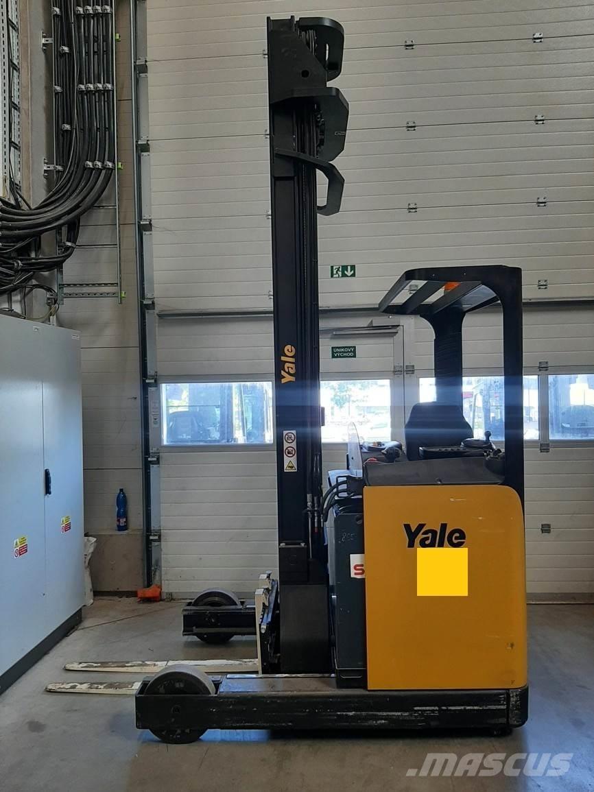 Yale MR16H Skyvemasttruck