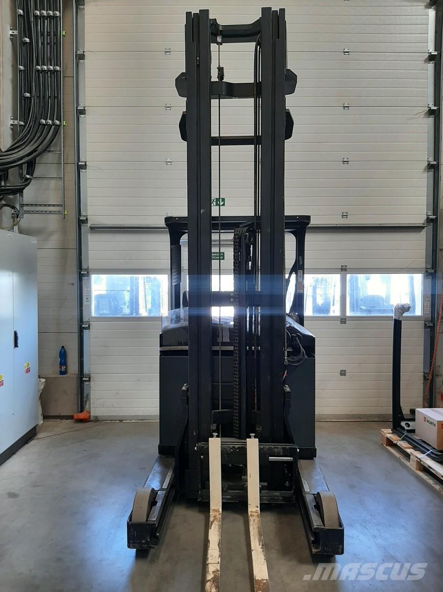 Yale MR16H Skyvemasttruck