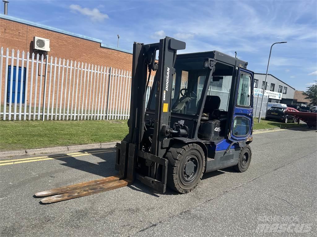 Doosan D45SC-5 Diesel Trucker