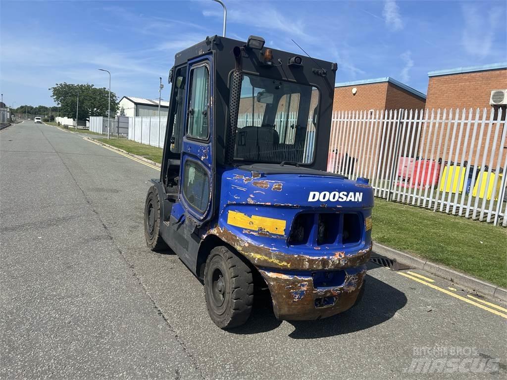 Doosan D45SC-5 Diesel Trucker