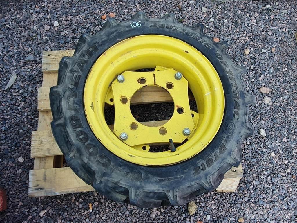 Goodyear 200/70R16 Dekk, hjul og felger
