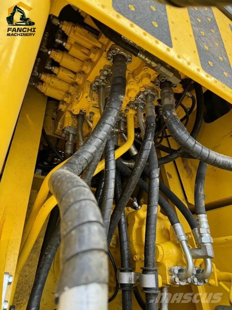 Komatsu PC 220 LC Beltegraver
