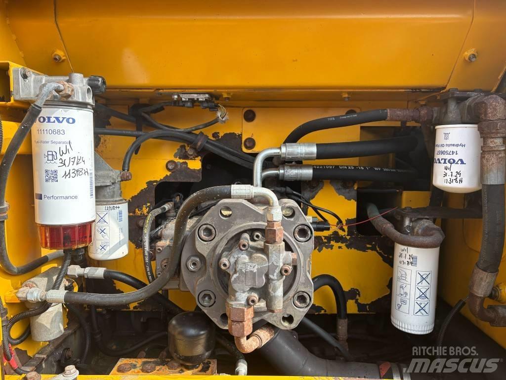 Volvo EC 220 DL Beltegraver
