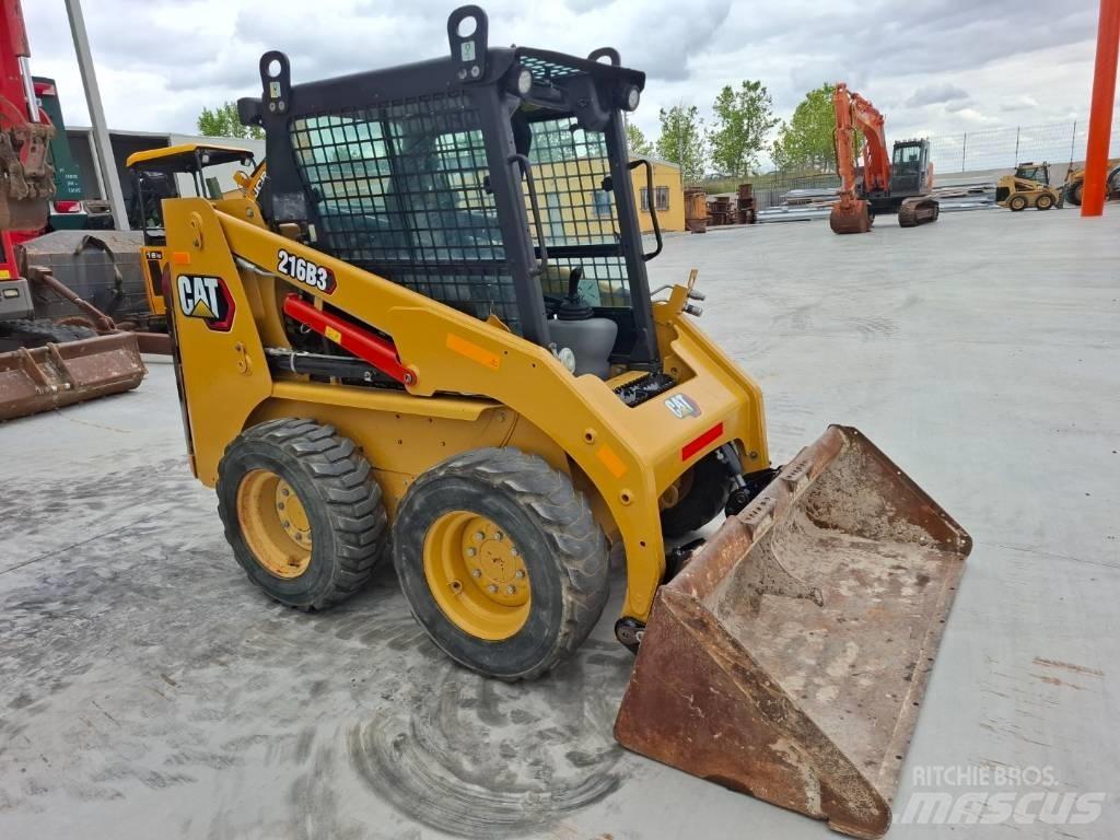 CAT 216 B 3 Kompaktlastere