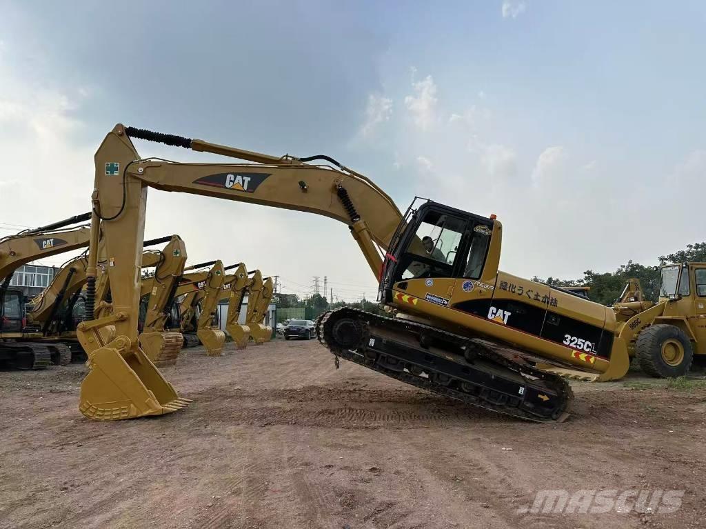 CAT 325 CL Beltegraver