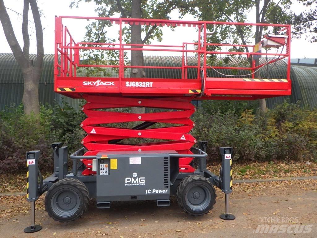 SkyJack SJ6832RT Sakselifter