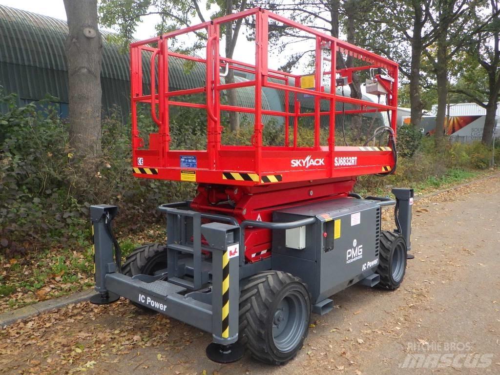 SkyJack SJ6832RT Sakselifter