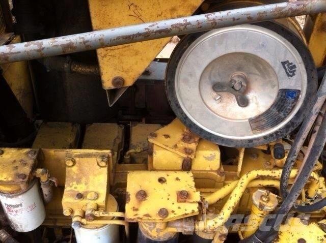 Komatsu D 155 A-3 Dozere Beltegående