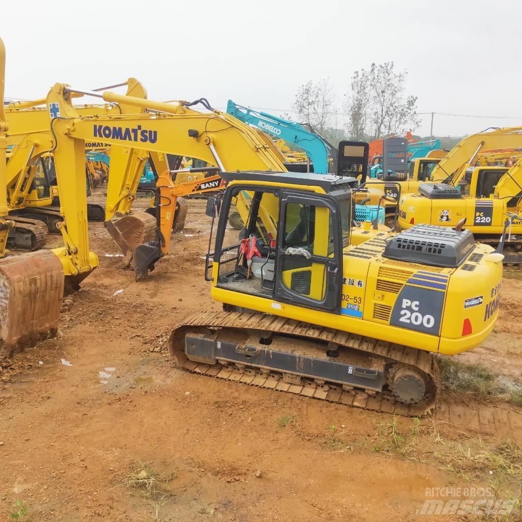 Komatsu PC200-8 Beltegraver