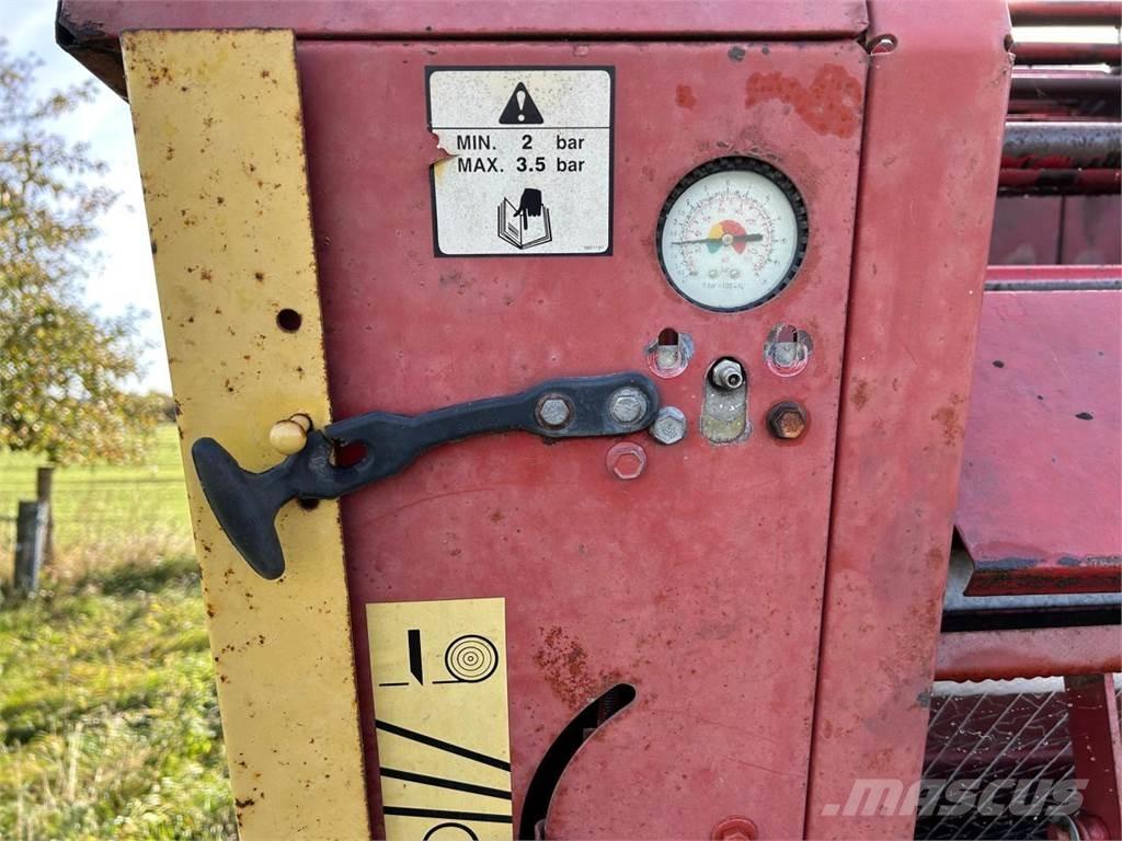 New Holland 865 Rundballepresser