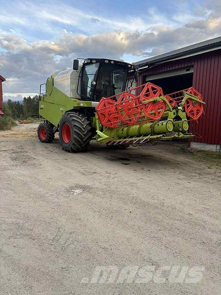 CLAAS Avero 240 Skurtreskere
