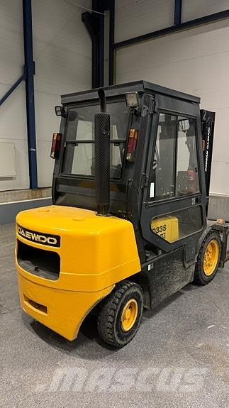 Daewoo D33S-3 Diesel Trucker