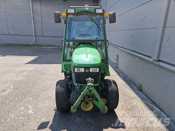 John Deere 2032R Traktorer